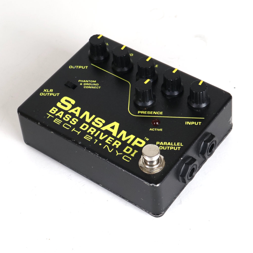【中古】サンズアンプ ベースドライバーDI TECH21 SansAmp BASS DRIVER DI 旧仕様 前期型 ベース用DI プリアンプ 斜めアングル画像