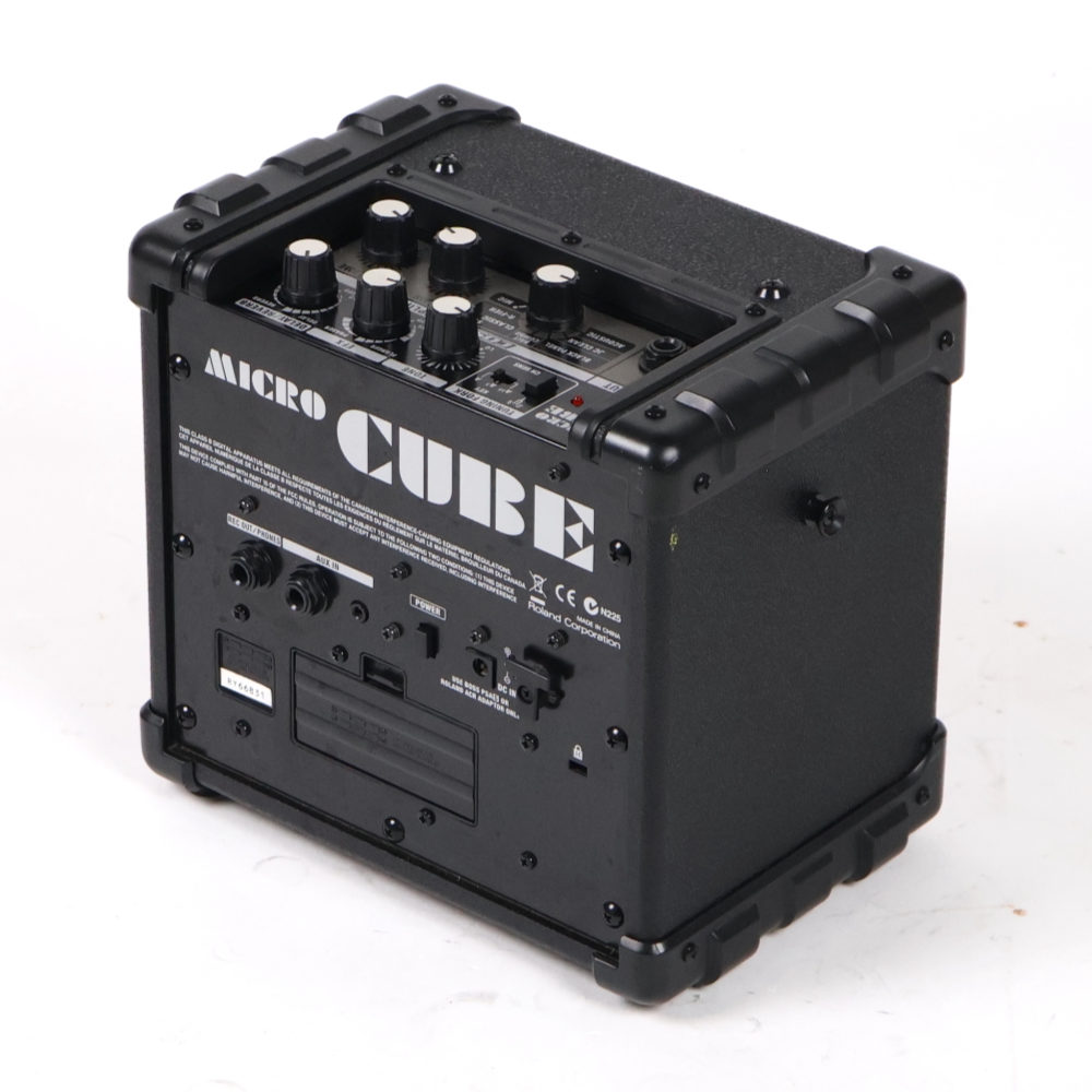 【中古】 ギターアンプ Roland ローランド MICRO CUBE BLACK コンボアンプ リア斜めアングル画像