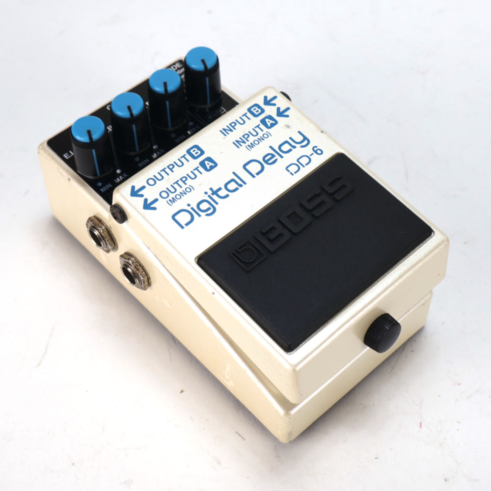 【中古】ディレイ エフェクター BOSS DD-6 Digtal Delay ギターエフェクター 斜めアングル画像