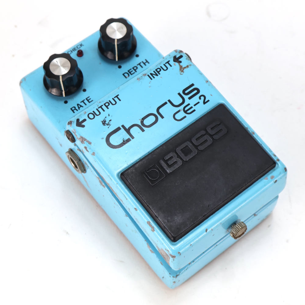 【中古】 コーラス ボス BOSS CE-2 Chorus エフェクター Made in Japan Siver Screw 4桁シリアル 銀ネジ ギターエフェクター 斜めアングル画像