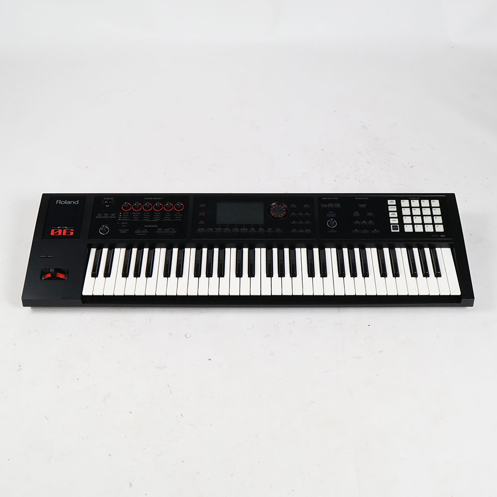 【中古】 ROLAND FA-06 Music Workstation シンセサイザー 正面