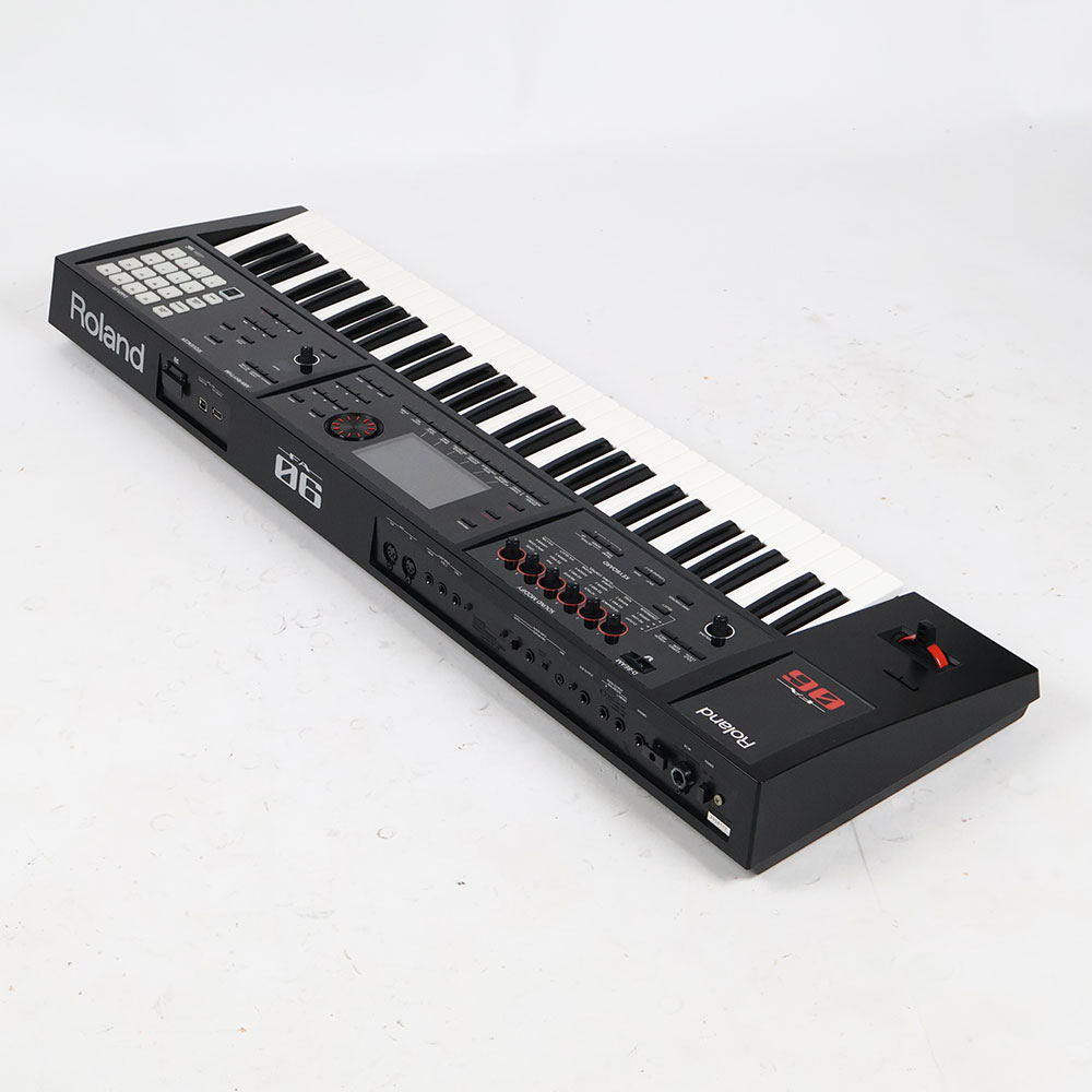 【中古】 ROLAND FA-06 Music Workstation シンセサイザー 全体