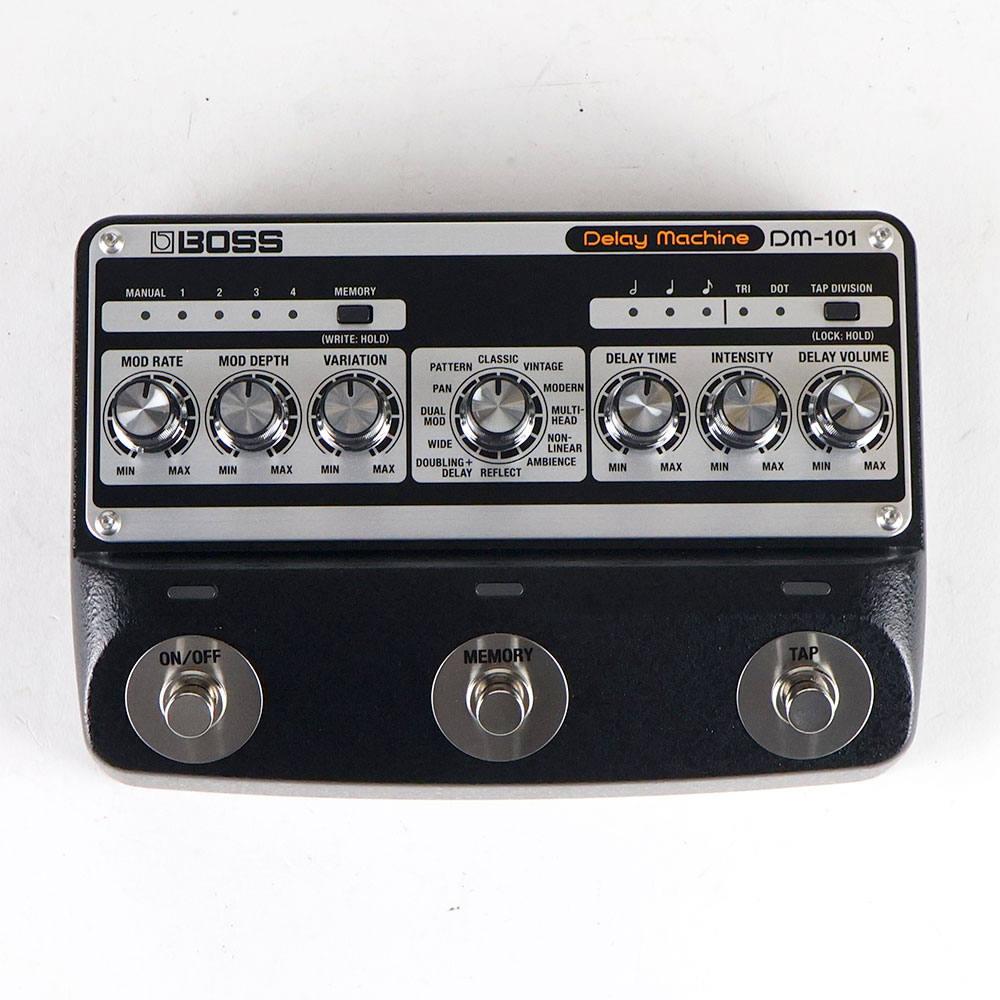 【中古】 BOSS ボス DM-101 Delay Machine ギターエフェクター アナログディレイマシーン 正面