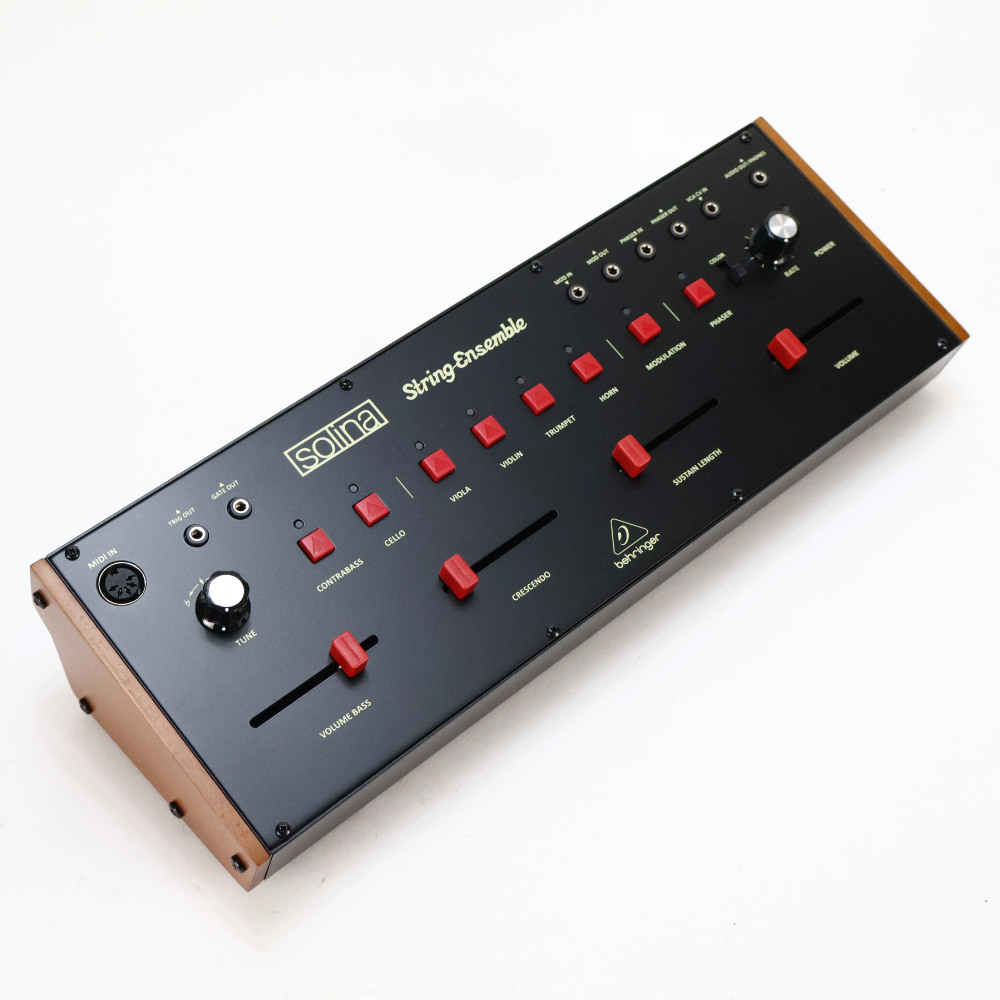 【中古】 BEHRINGER ベリンガー SOLINA STRING ENSEMBLE Analog String Ensemble Synthesizer ストリングス シンセサイザー 本体画像 斜め