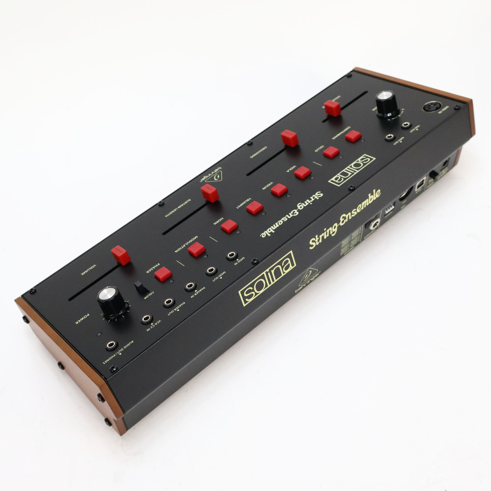 【中古】 BEHRINGER ベリンガー SOLINA STRING ENSEMBLE Analog String Ensemble Synthesizer ストリングス シンセサイザー 本体画像 斜め 2