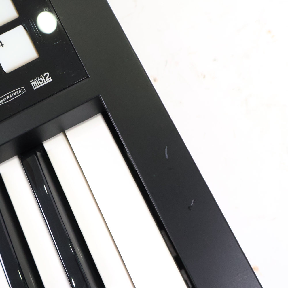 【中古】 ROLAND FA-06 Music Workstation シンセサイザー 傷画像