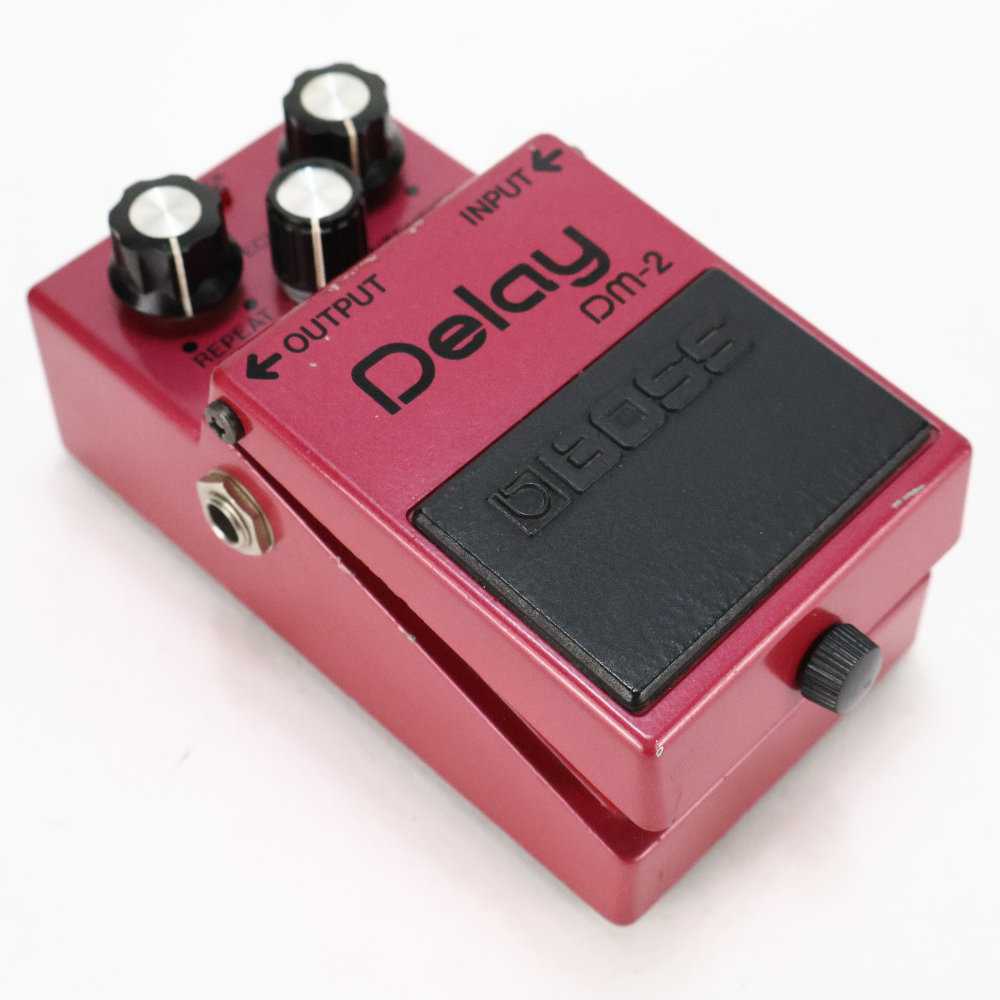【中古】 アナログディレイ エフェクター BOSS DM-2 Delay 1981年頃製造 前期モデル Made in Japan ギターエフェクター 本体画像 斜め