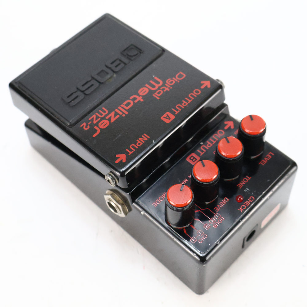 【中古】 ディストーション エフェクター BOSS MZ-2 Digital Metalizer Made in JAPAN ギターエフェクター 本体画像 斜め