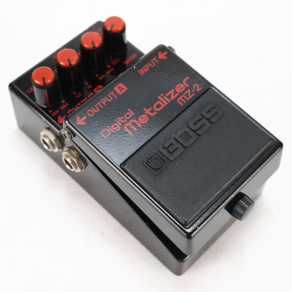 【中古】 ディストーション エフェクター BOSS MZ-2 Digital Metalizer Made in JAPAN ギターエフェクター 本体画像 斜め 2