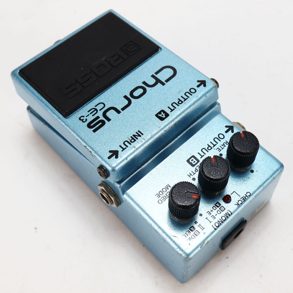 【中古】 コーラス エフェクター BOSS CE-3 Chorus Made in JAPAN ギターエフェクター 本体画像 斜め 