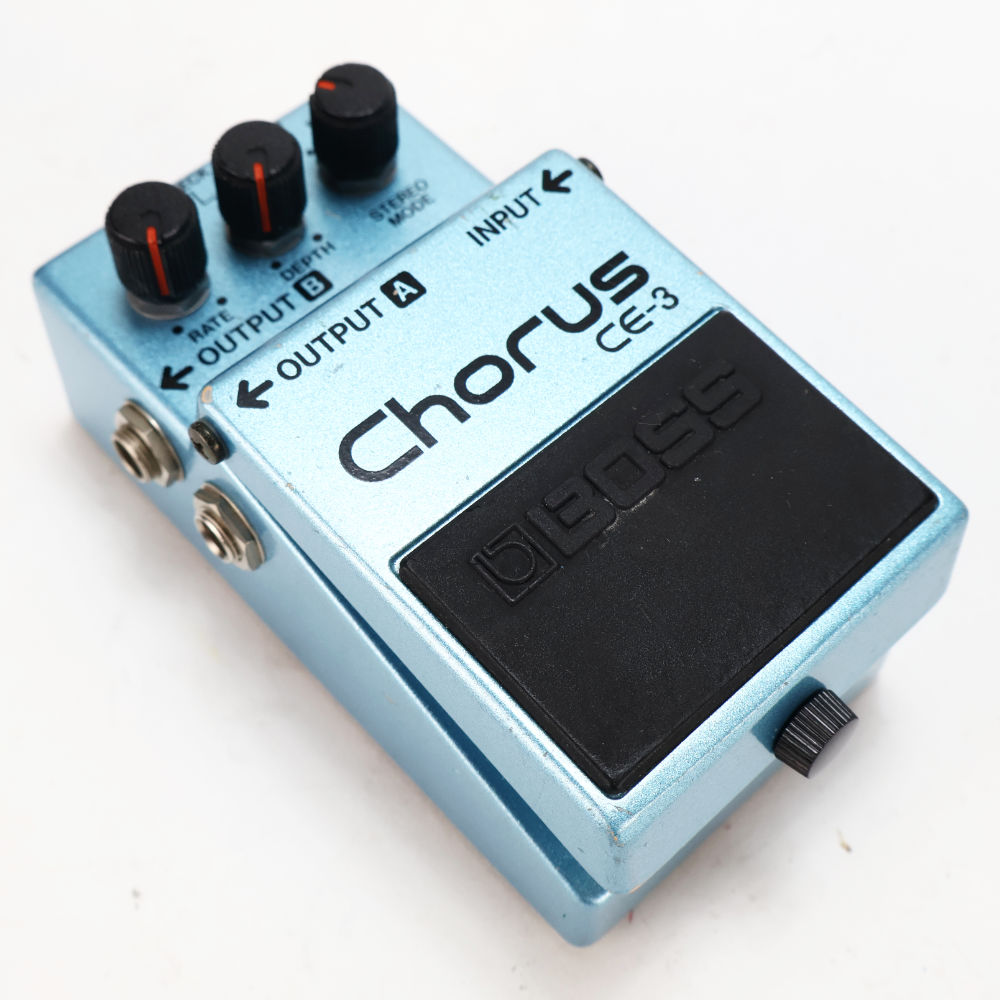 【中古】 コーラス エフェクター BOSS CE-3 Chorus Made in JAPAN ギターエフェクター 本体画像 斜め 2