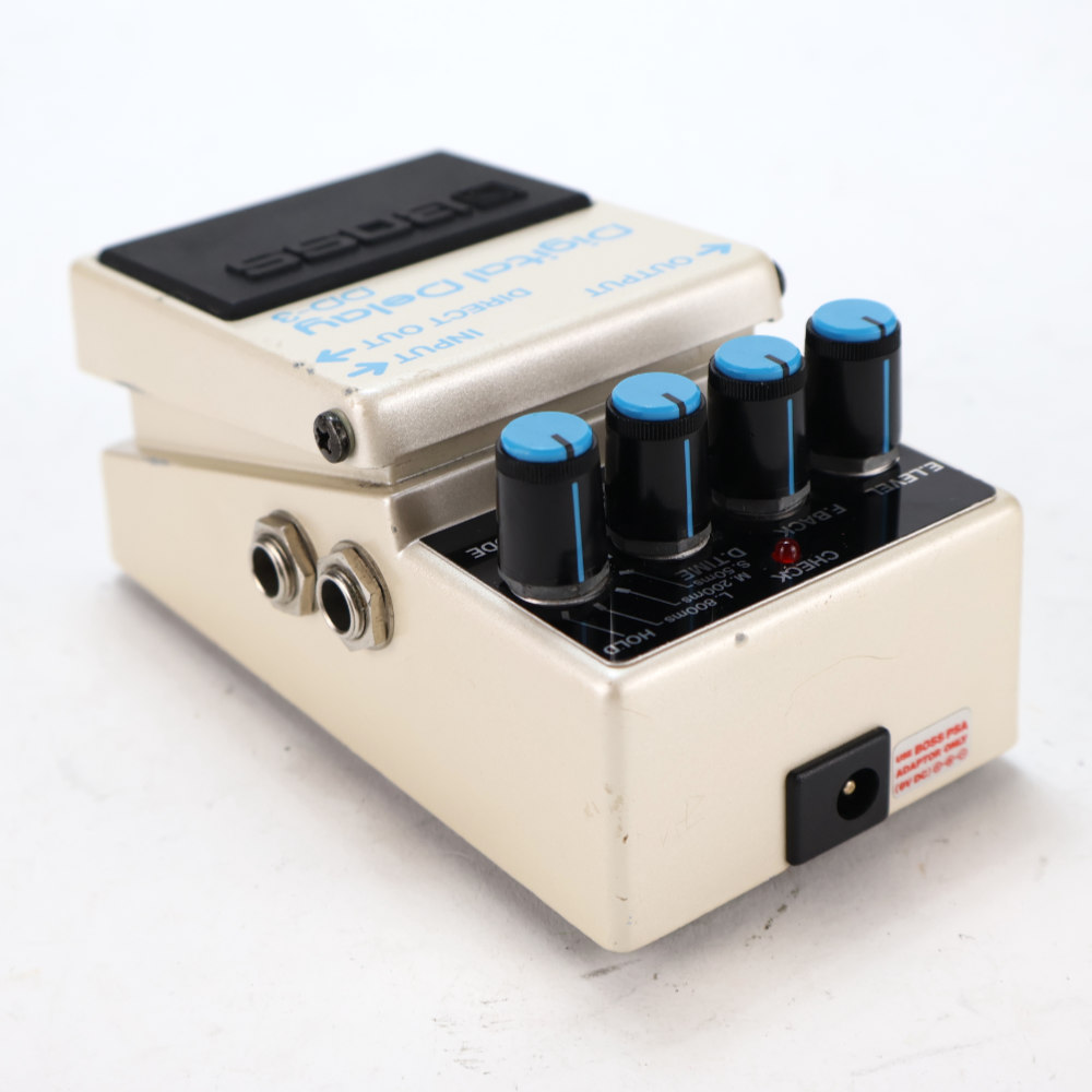 【中古】 デジタルディレイ エフェクター BOSS DD-3 Digtal Delay  MADE IN JAPAN ギターエフェクター ディレイ リア斜めアングル画像