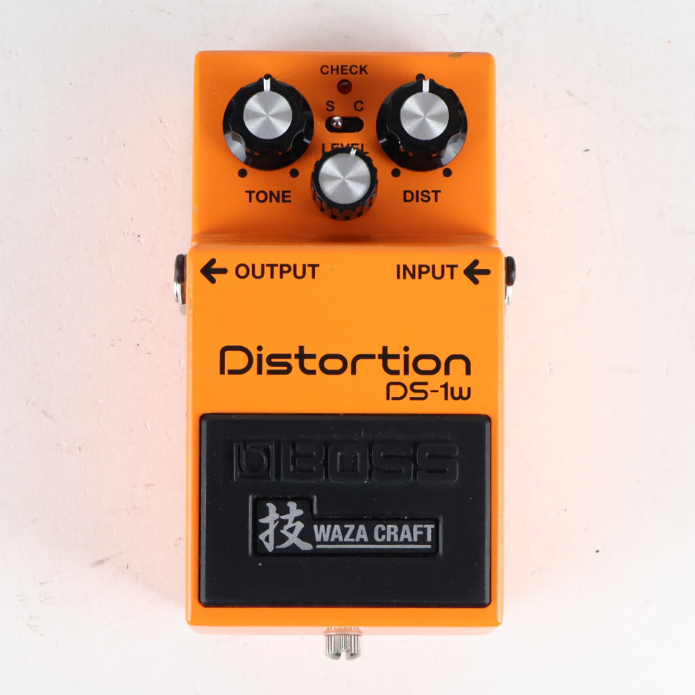 【中古】 ディストーション エフェクター BOSS DS-1W WAZA CRAFTシリーズ Distortion 正面