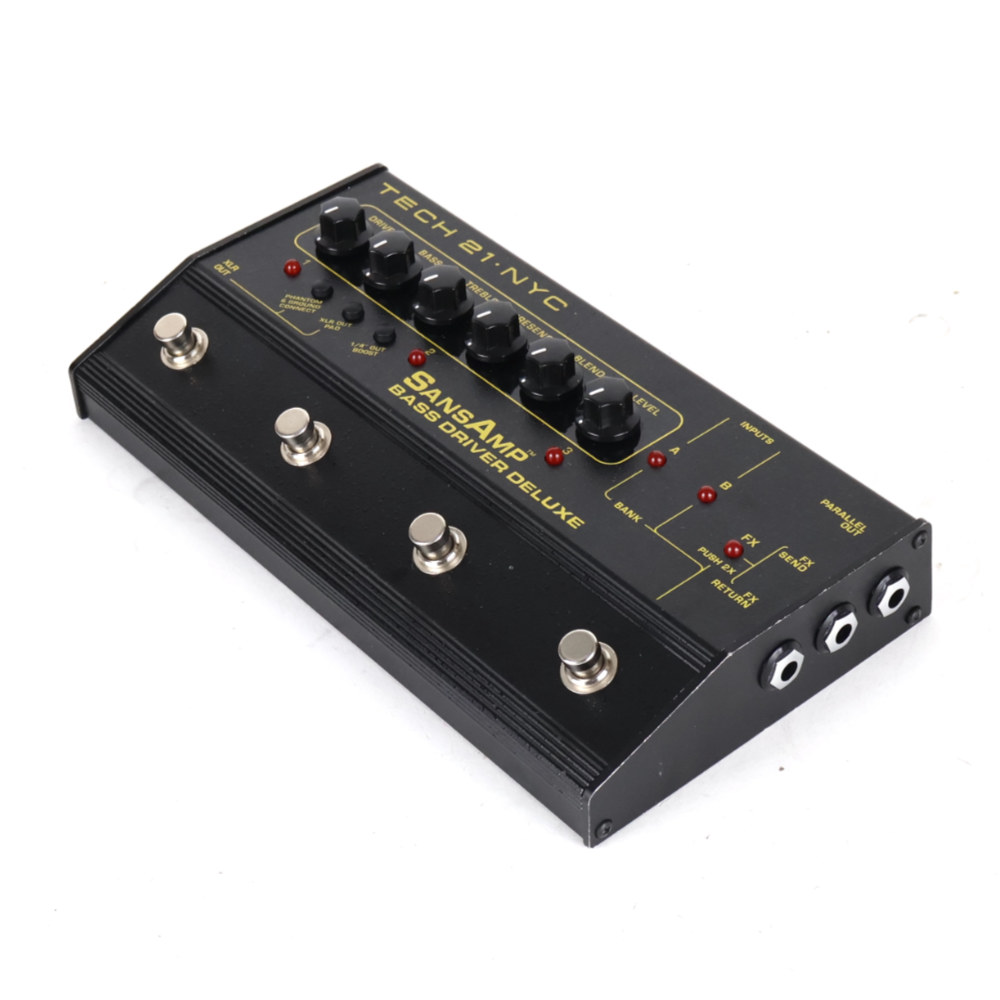 【中古】 ベース用プリアンプ TECH21 SANSAMP Bass Driver Deluxe 斜めアングル画像