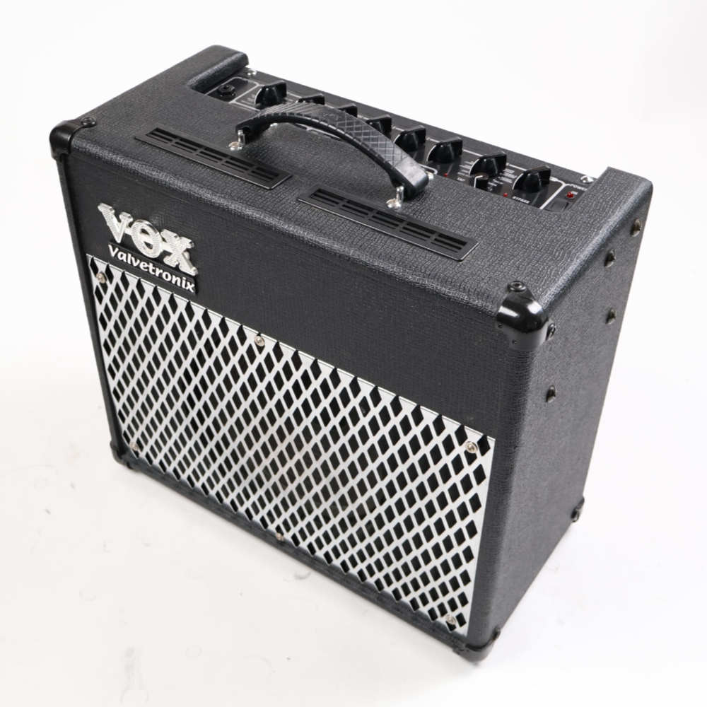 【中古】 ギターアンプ VOX AD30VT 斜めアングル画像