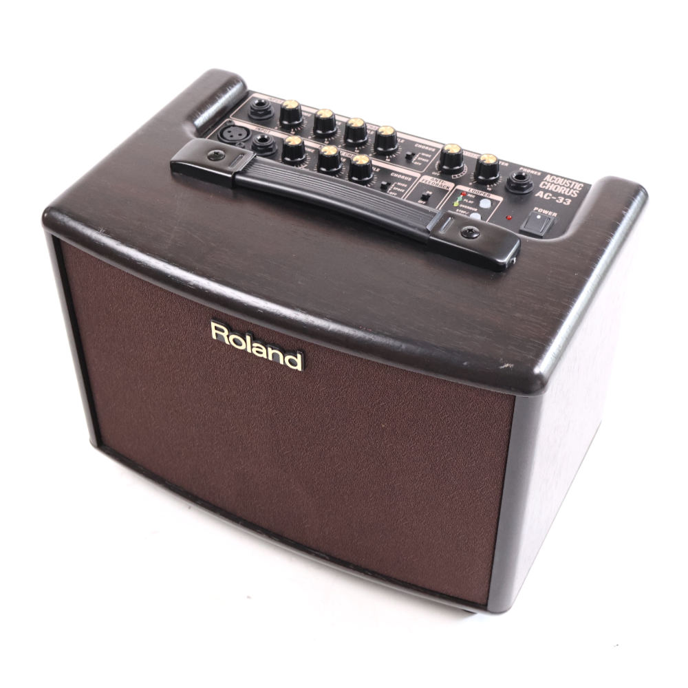【中古】 アコギアンプ ローランド ROLAND AC-33-RW アコースティックギター用アンプ アコギアンプ ローズウッド調 斜めアングル画像