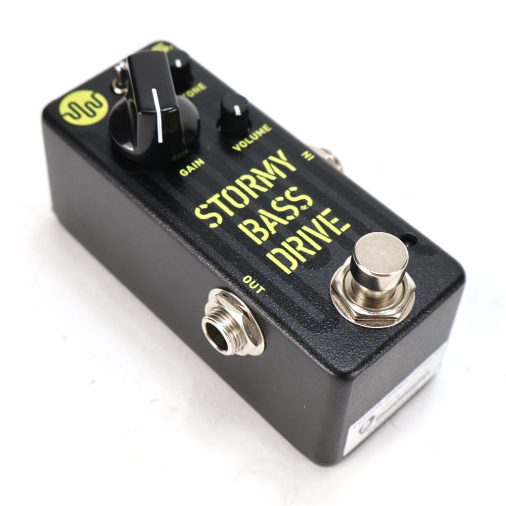 【中古】 E.W.S. Stormy Bass Drive ストーミーベースドライブ ベース用オーバードライブ エフェクター 斜めアングル画像