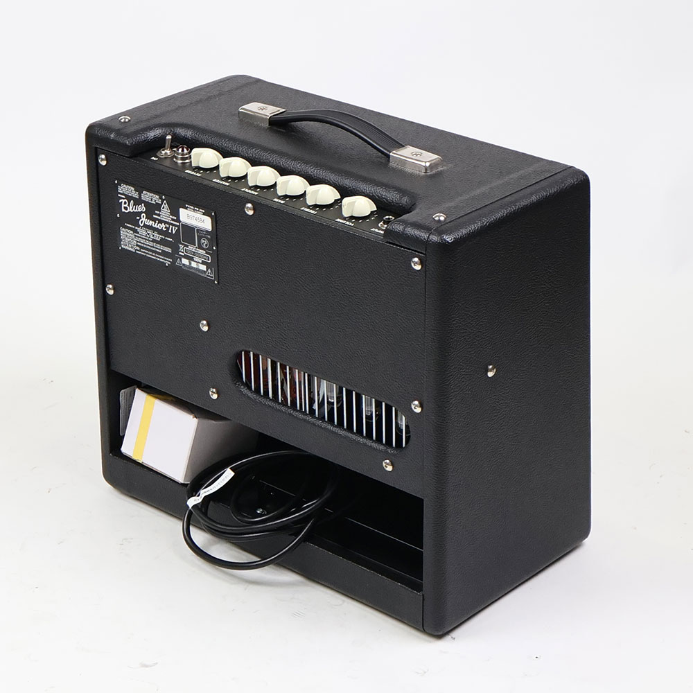 【中古】 Fender Blues Junior IV ギターアンプ コンボ 真空管アンプ 全体