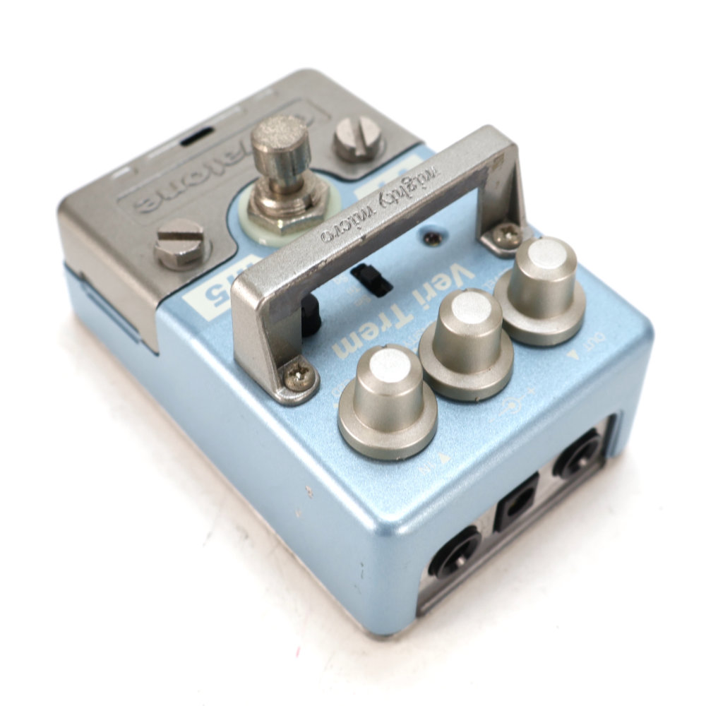 【中古】 モジュレーションペダル GUYATONE VTm5 Veri Trem リア斜めアングル画像