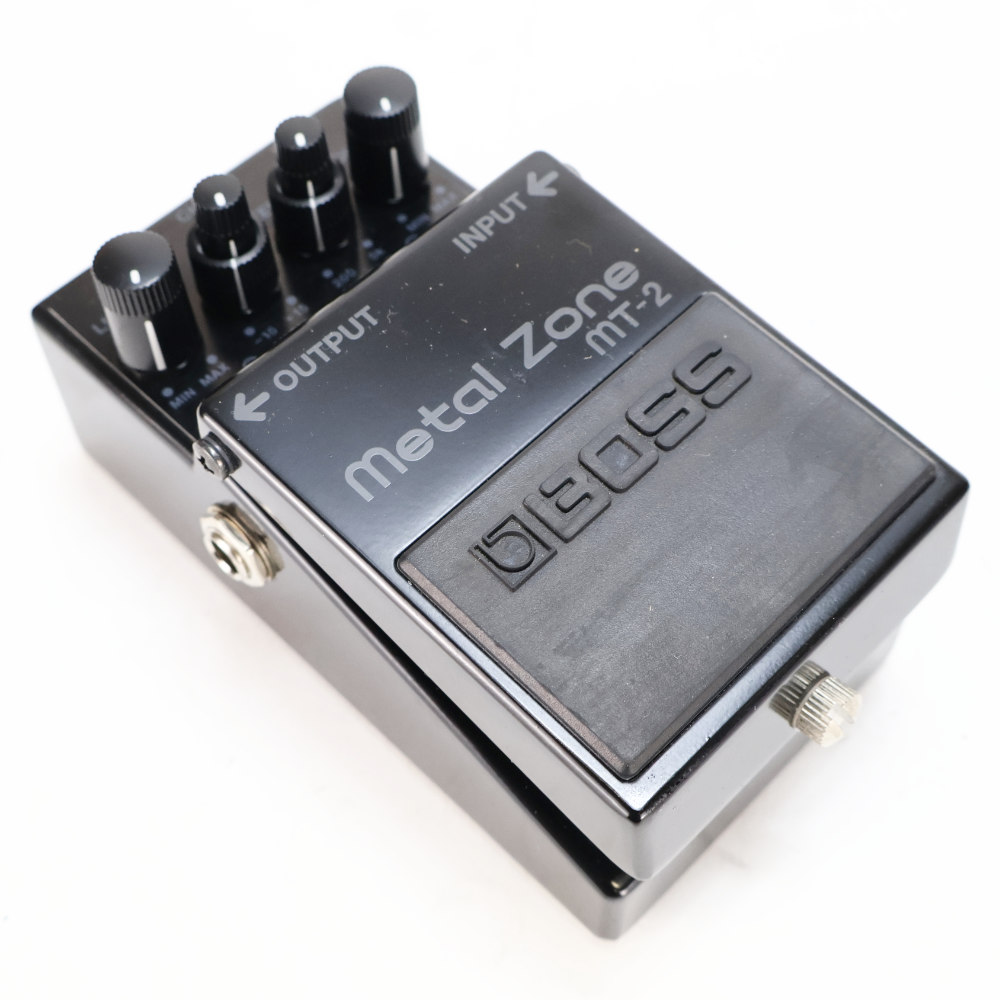 【中古】メタルゾーン エフェクター BOSS MT-2-3A Metal Zone 30周年記念モデル 本体画像 斜め 2