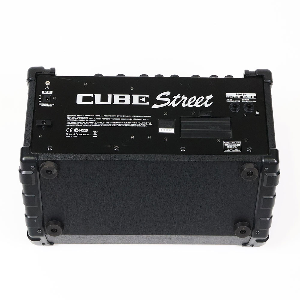 【中古】 ギターアンプ ローランド ROLAND CUBE Street BK 乾電池駆動パフォーマンス用ステレオアンプ ギターアンプ 背面、底面