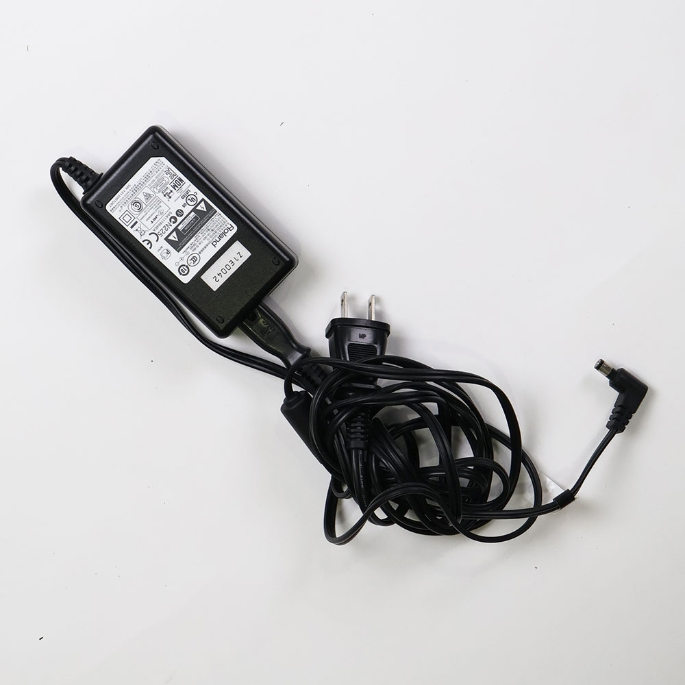 【中古】 ギターアンプ ローランド ROLAND CUBE Street BK 乾電池駆動パフォーマンス用ステレオアンプ ギターアンプ 付属品