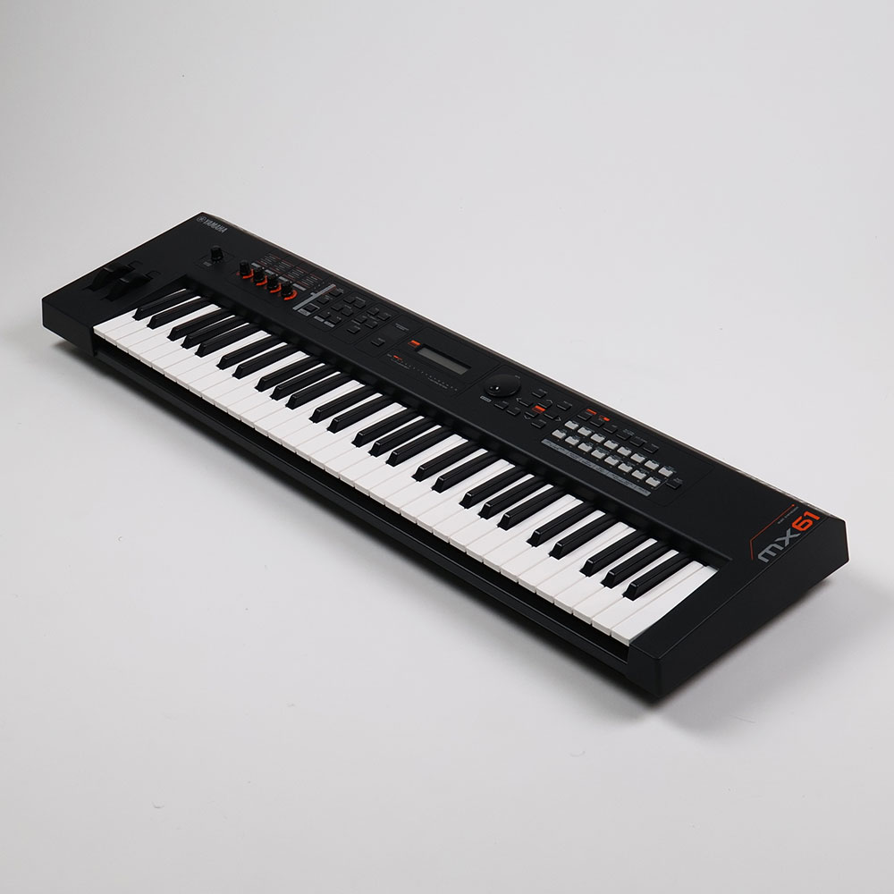 【中古】 シンセサイザー YAMAHA MX61 ヤマハ キーボード 全体