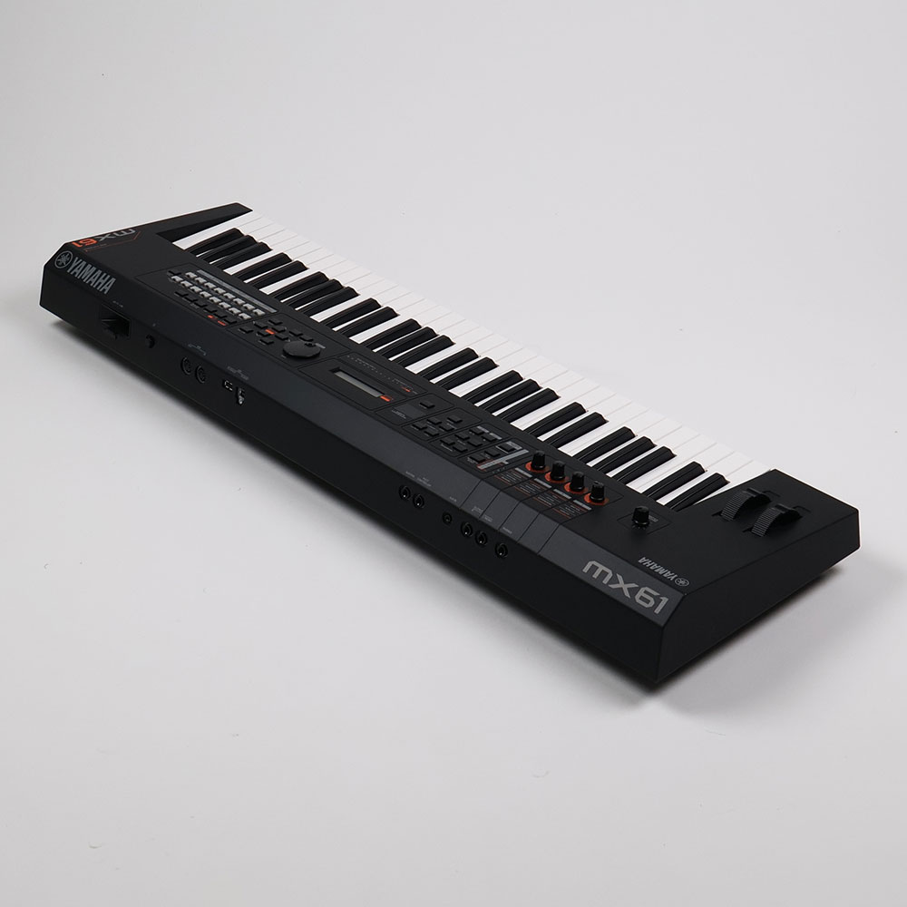 【中古】 シンセサイザー YAMAHA MX61 ヤマハ キーボード 全体