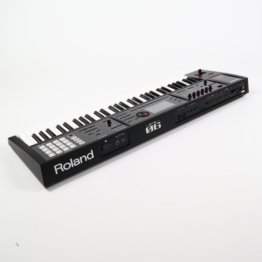 【中古】 ROLAND FA-06 Music Workstation シンセサイザー 背面