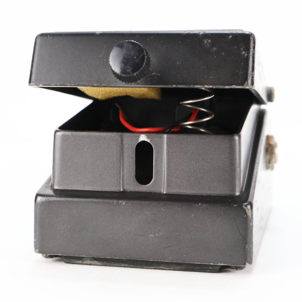 【中古】メタルゾーン エフェクター BOSS MT-2 Metal Zone ボス ギターエフェクター 電池ボックスゴムパーツ