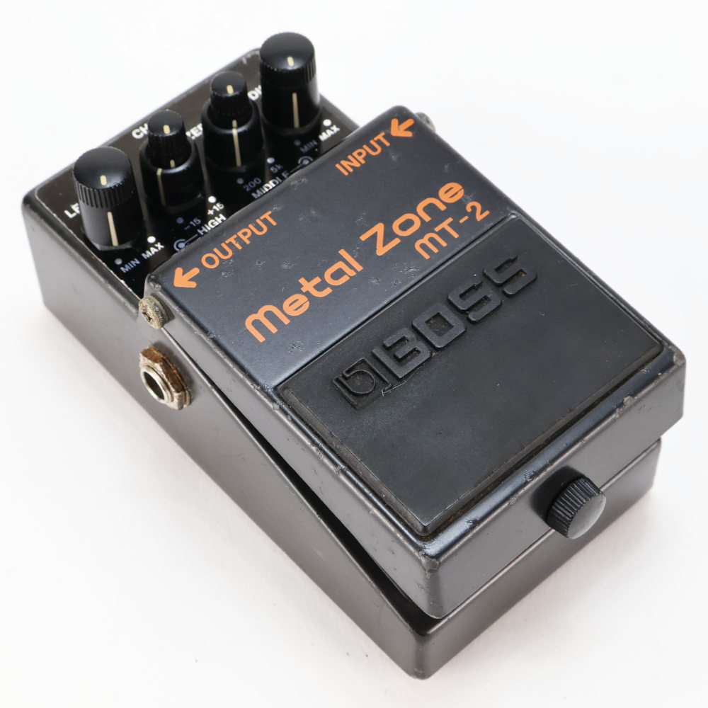 【中古】メタルゾーン エフェクター BOSS MT-2 Metal Zone ボス ギターエフェクター 本体画像 斜め 2