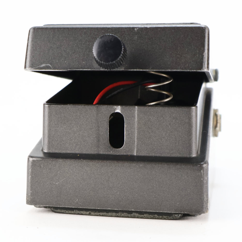 【中古】メタルゾーン エフェクター BOSS MT-2 Metal Zone ボス ギターエフェクター 電池ボックスゴムパーツ