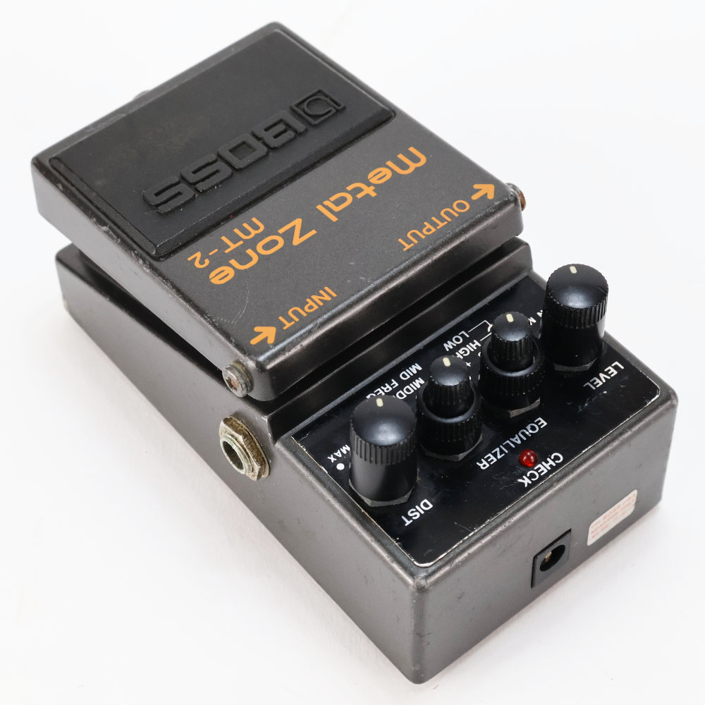 【中古】メタルゾーン エフェクター BOSS MT-2 Metal Zone ボス ギターエフェクター 本体画像 斜め
