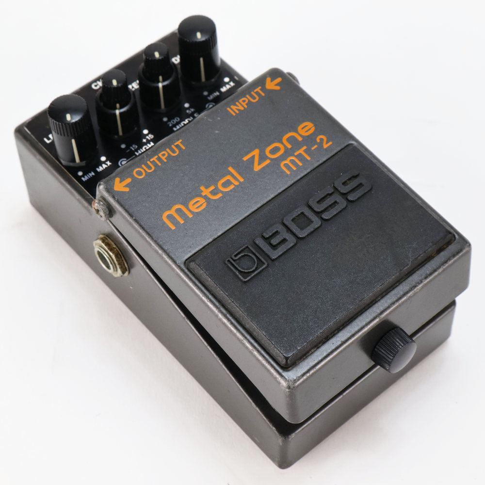 【中古】メタルゾーン エフェクター BOSS MT-2 Metal Zone ボス ギターエフェクター 本体画像 斜め 2