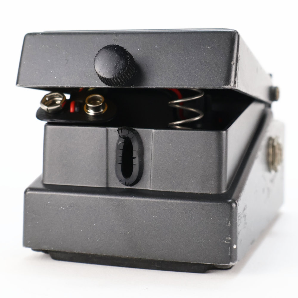【中古】メタルゾーン エフェクター BOSS MT-2 Metal Zone ボス ギターエフェクター 電池ボックスゴムパーツ