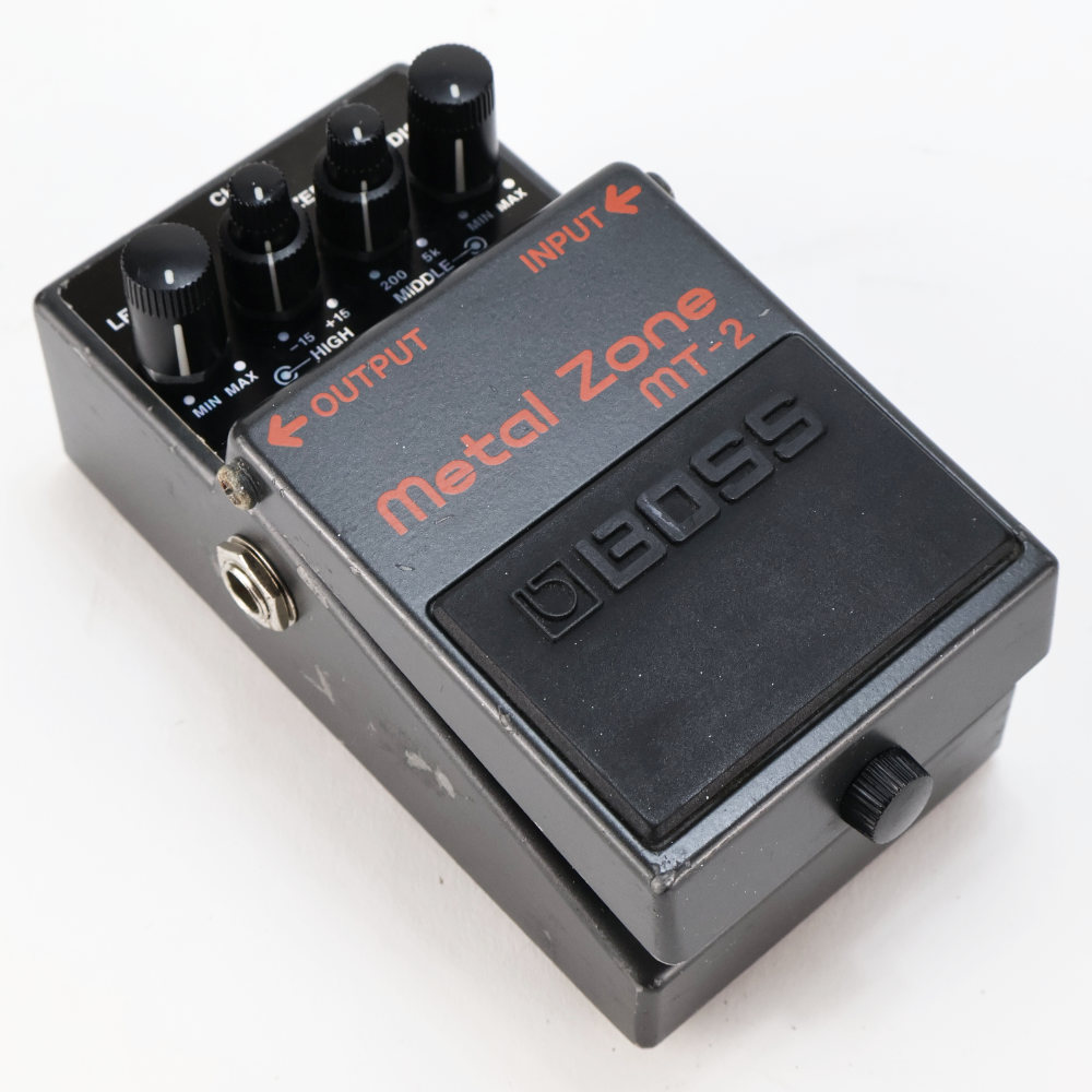 【中古】メタルゾーン エフェクター BOSS MT-2 Metal Zone ボス ギターエフェクター 本体画像 斜め2