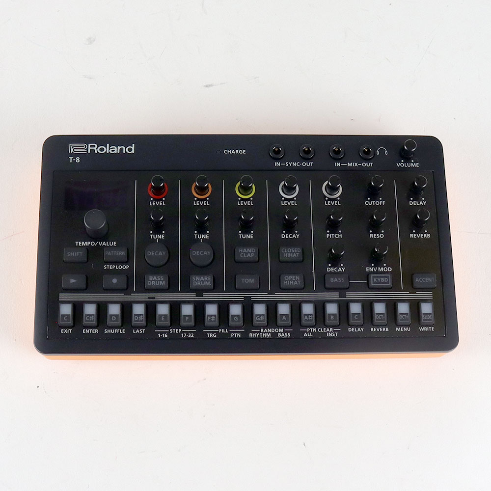 【中古】 ROLAND T-8 BEAT MACHINE AIRA COMPACT ビートマシン シーケンサー リズムマシン 正面
