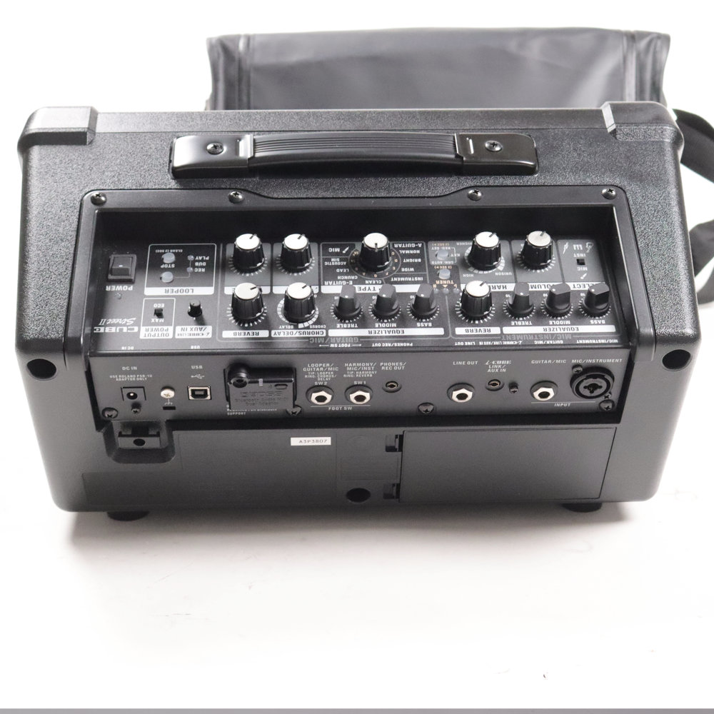 【中古】 BOSS CUBE STREET II Black 乾電池駆動パフォーマンス用ステレオアンプ 小型ギターアンプ コンボ 背面