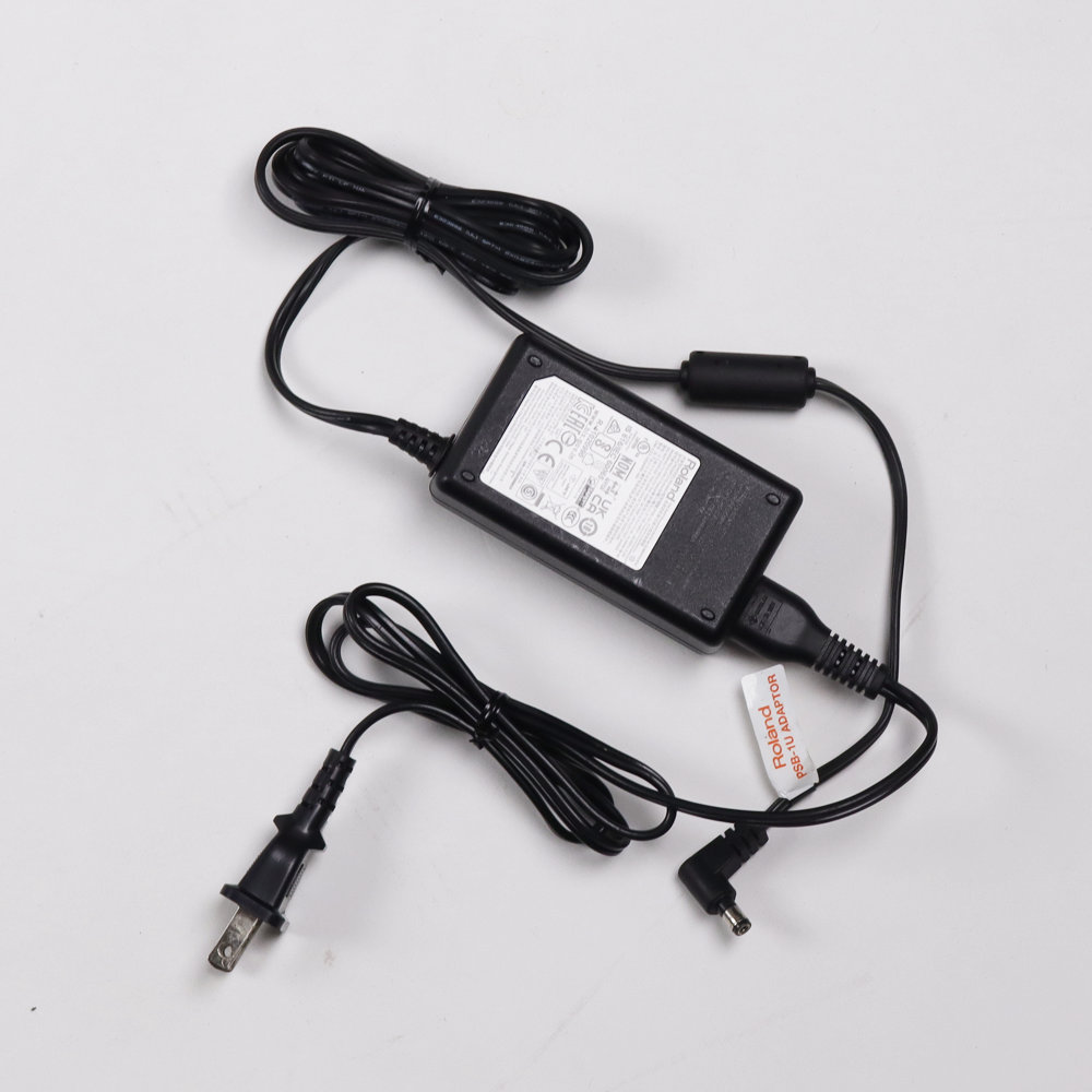 【中古】 BOSS CUBE STREET II Black 乾電池駆動パフォーマンス用ステレオアンプ 小型ギターアンプ コンボ 電源