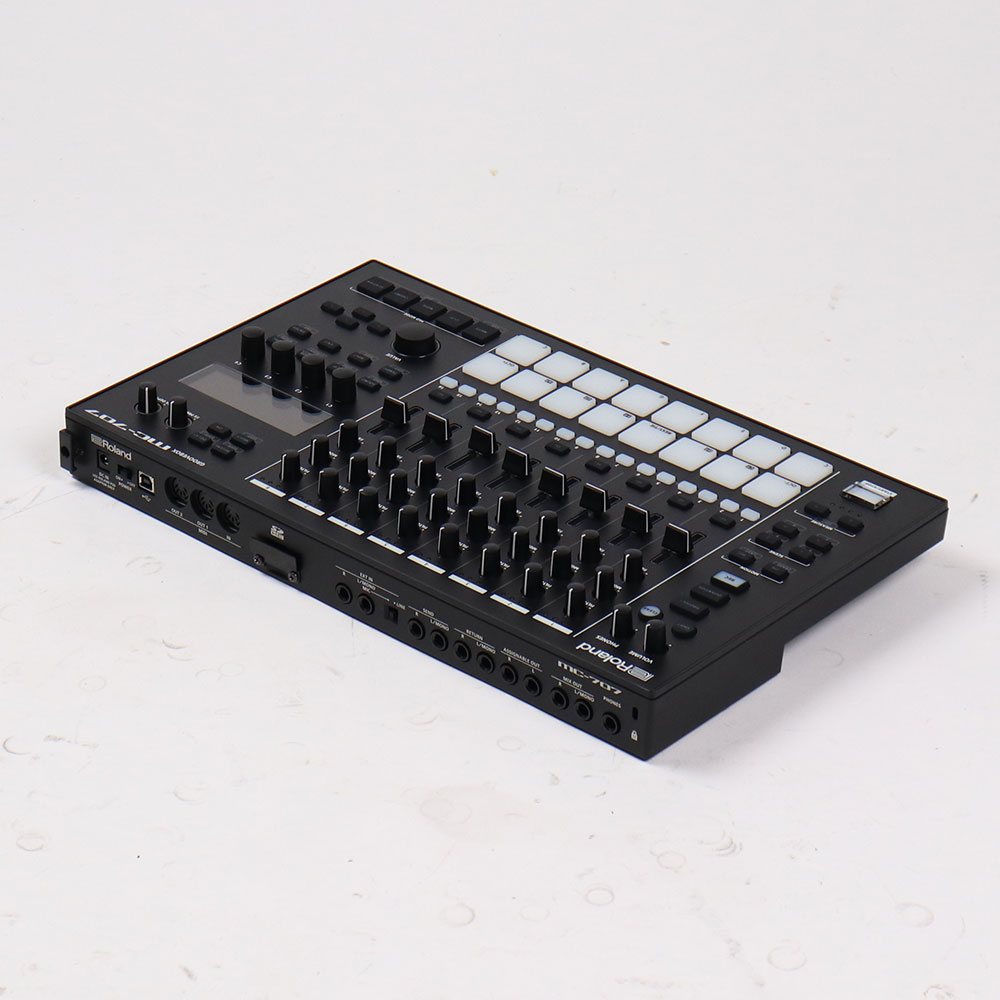 【中古】 ローランド ROLAND MC-707 GROOVEBOX グルーヴボックス 全体