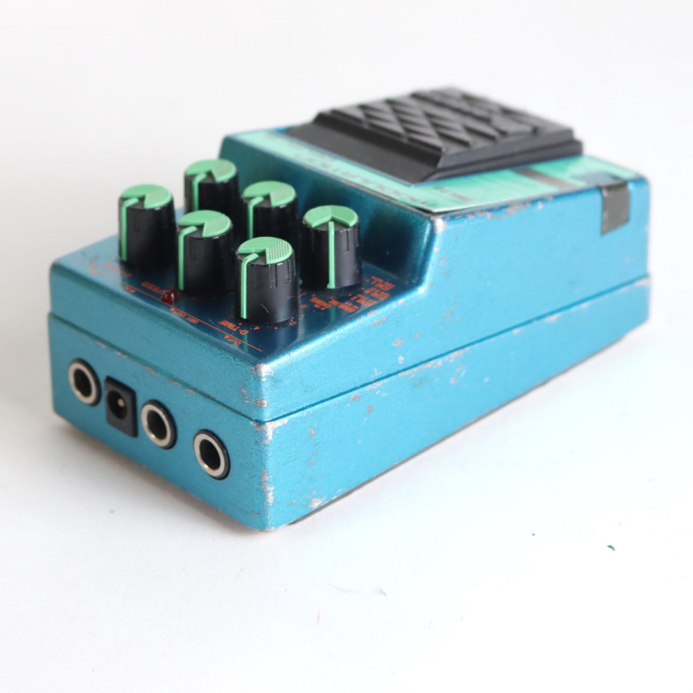 【中古】 エフェクター Ibanez DML20 Modulation Delay III イバニーズ モジュレーションディレイ リア斜めアングル画像