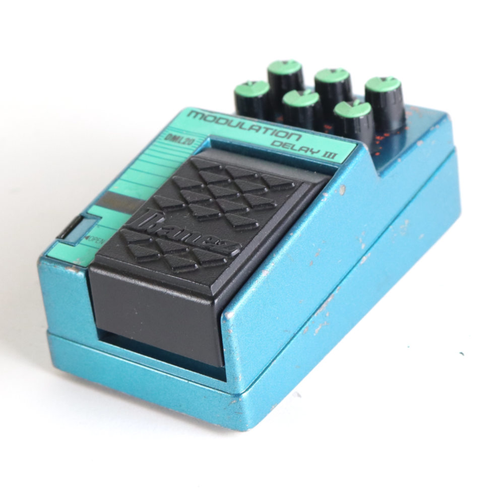 【中古】 エフェクター Ibanez DML20 Modulation Delay III イバニーズ モジュレーションディレイ 斜めアングル画像