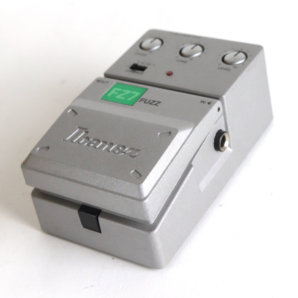 【中古】 IBANEZ FZ7 FUZZ ファズ ギターエフェクター 斜めアングル画像