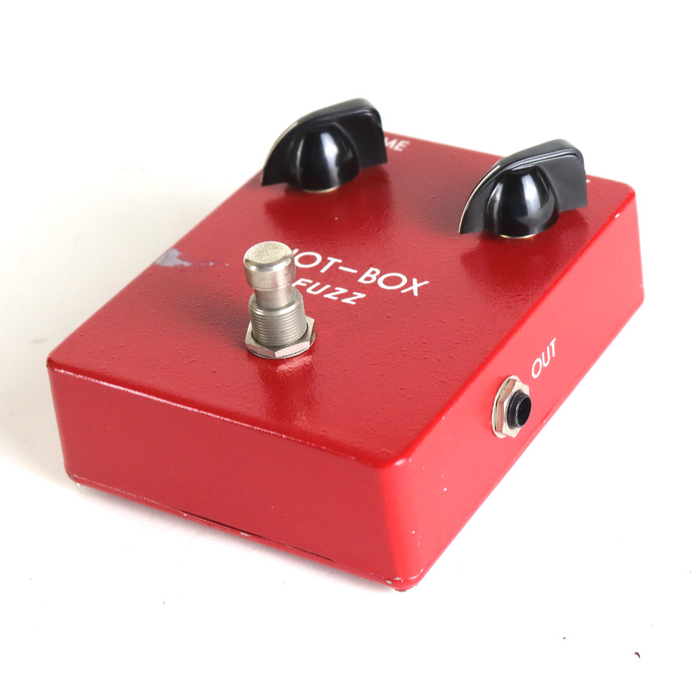 【中古】 ファズ エフェクター HOT-BOX FUZZ ギターエフェクター 斜めアングル画像