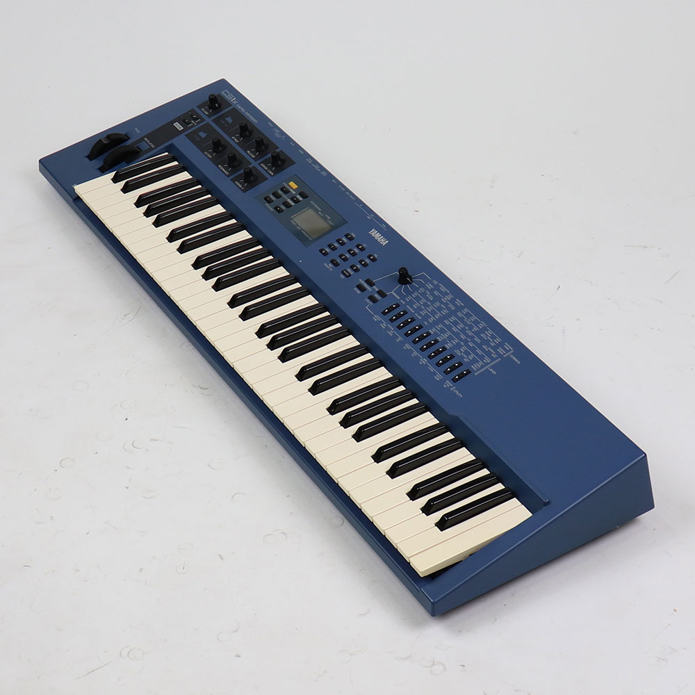 【中古】 シンセサイザー YAMAHA CS1X 全体