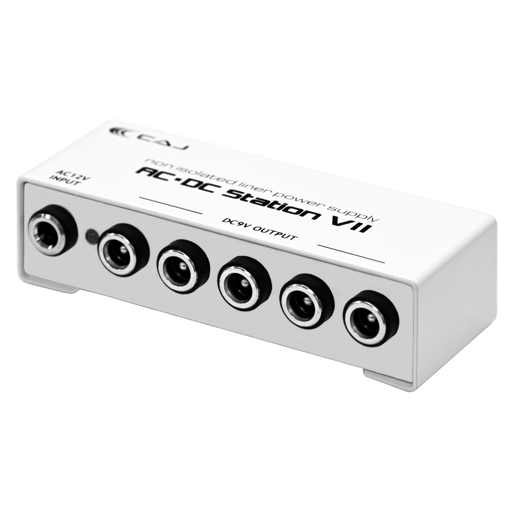 CUSTOM AUDIO カスタムオーディオ CAJ AC/DC Station VII パワーサプライ DC OUT 5ポート搭載 本体画像 斜め