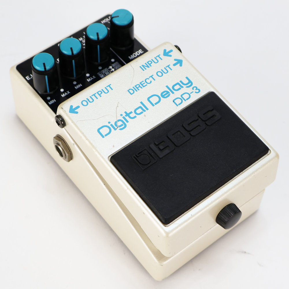 【中古】 デジタルディレイ エフェクター BOSS DD-3 Digtal Delay MADE IN JAPAN ギターエフェクター ディレイ 本体画像 斜め 2