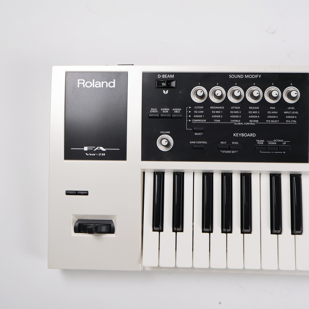 【中古】 ROLAND ローランド FA-06-SC Music Workstation シンセサイザー 限定ホワイトカラー コントロール
