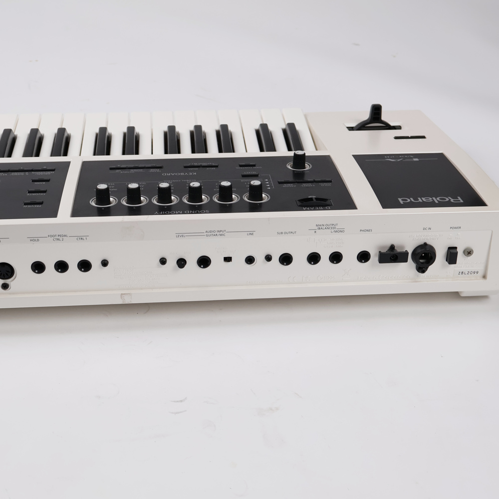 【中古】 ROLAND ローランド FA-06-SC Music Workstation シンセサイザー 限定ホワイトカラー 側面