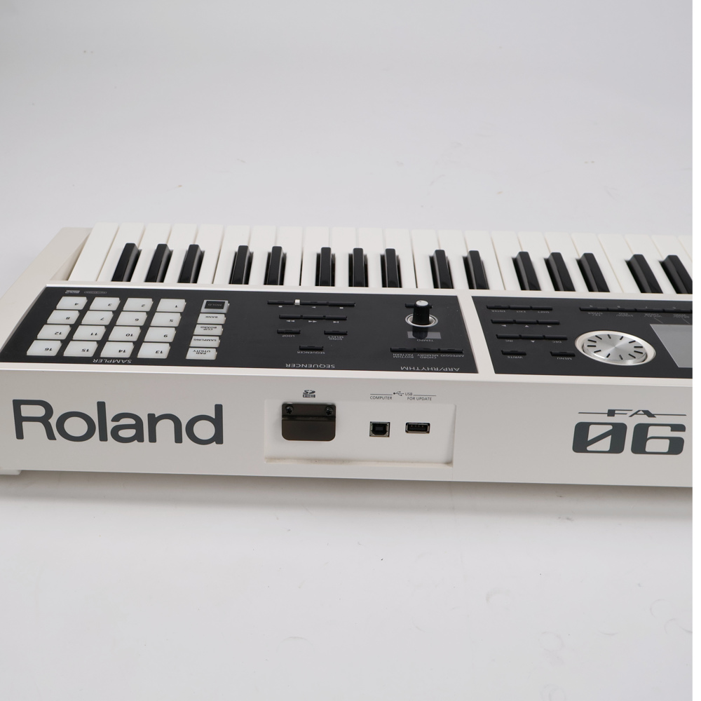 【中古】 ROLAND ローランド FA-06-SC Music Workstation シンセサイザー 限定ホワイトカラー 側面